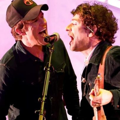 Concerto em Altadena marca aniversário dos incêndios em LA com Dawes e Flowers