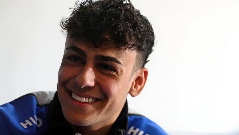 Arvid Lindblad, da Racing Bulls, é o único novato da F1 2026 (Foto: Rudy Carezzevoli/Getty Images/AFP)