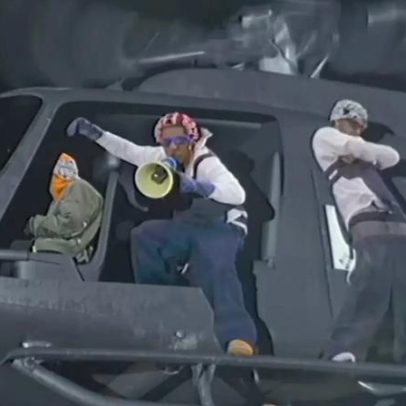 A$AP Rocky se pendura de helicóptero sobre cidade agitada em novo vídeo
