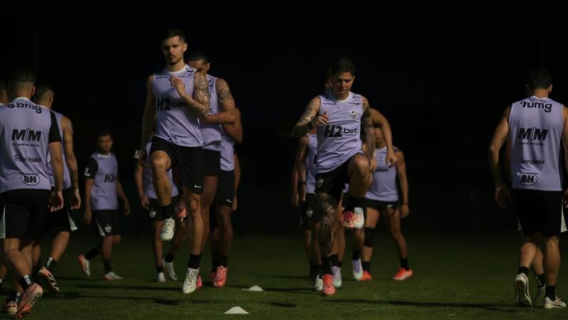 Atletas em treinamento na cidade do Galo (Foto: Pedro Souza / Atlético)