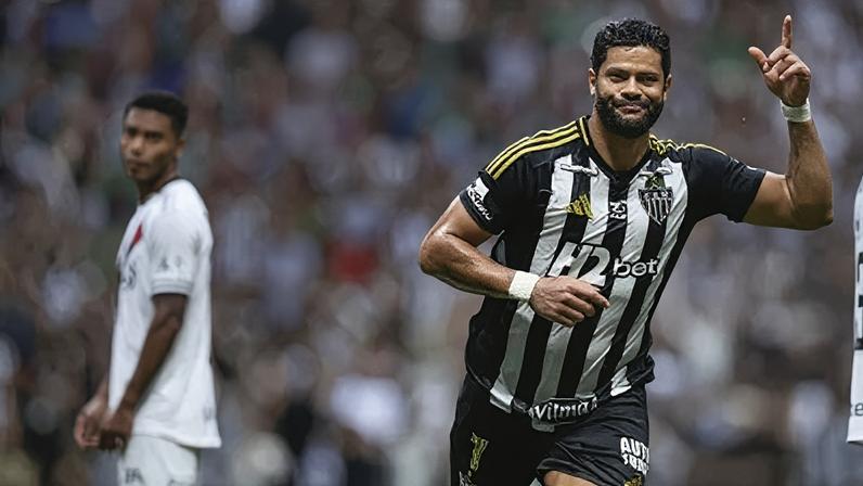 Hulk comemora gol pelo Atlético em goleada contra o Vasco