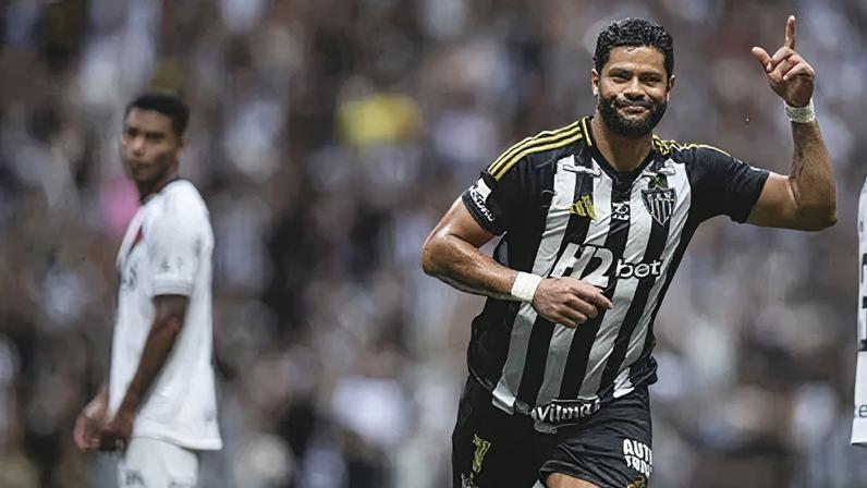 Hulk comemora gol pelo Atlético em goleada contra o Vasco