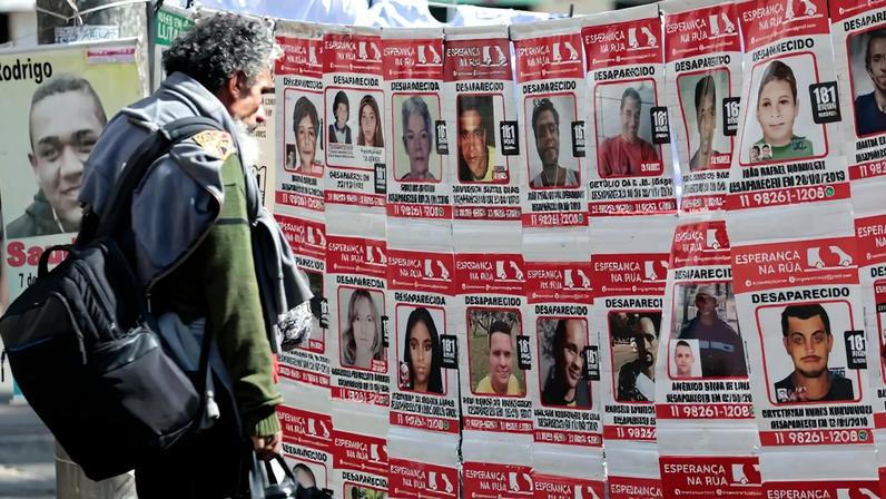 Ato Público pelo Dia Internacional das Pessoas Desaparecidas, realizado na Praça da Sé. Evento contou com a presença de diversos coletivos e instituições que representam essa luta, entre eles: Mães da Sé, Mães em Luta, União de Vítimas, Esperança da Rua, Instituto Mercia Nakashima, Abrace, Mães do Paraná, instituto Giorgio Renan por Justiça. Foto: Paulo Pinto/Agência Brasil
