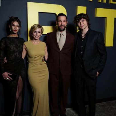 Noah Wyle faz rara aparição com a família na estreia da 2ª temporada