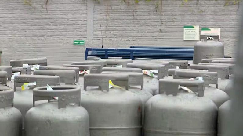 Botijões de gás — Foto: Reprodução / RBS TV