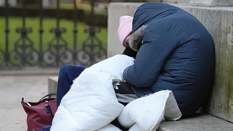 Dezenas de sem-teto receberam camas durante onda de frio
