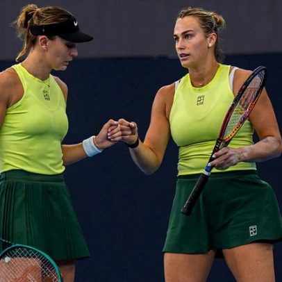 Duplas de Sabalenka e Kyrgios vencem em jogos apertados