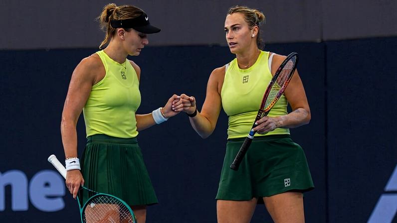 Paula Badosa e Aryna Sabalenka (Foto: Brisbane International)