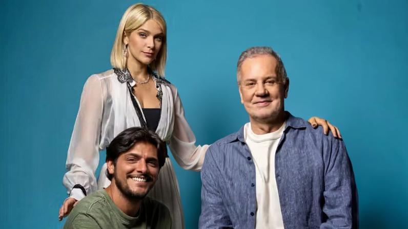 Isabella Santoni, Bruno Gissoni, Bruna Trindade e Luiz Fernando Guimarães — Foto: Leo Aversa/Divulgação