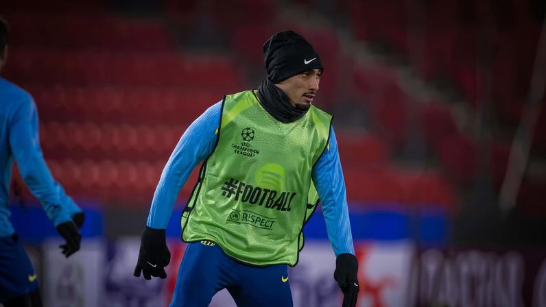 Raphinha durante o treino do Barcelona antes de enfrentar o Slavia Praga — Foto: Divulgação / Barcelona FC