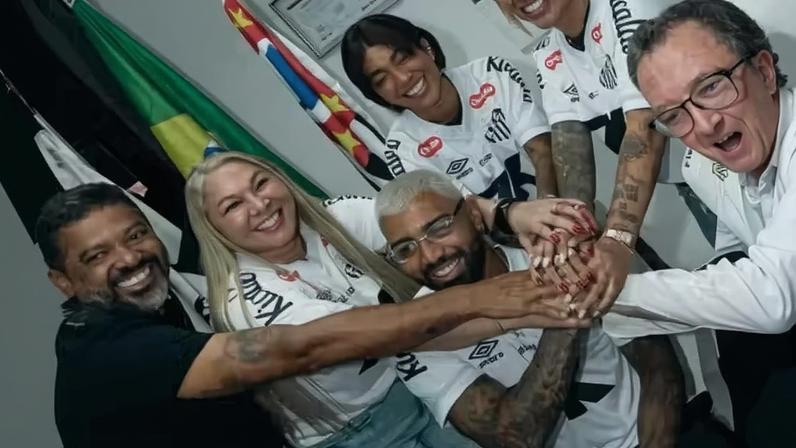 Gabigol com a família — Foto: Reprodução/Instagram