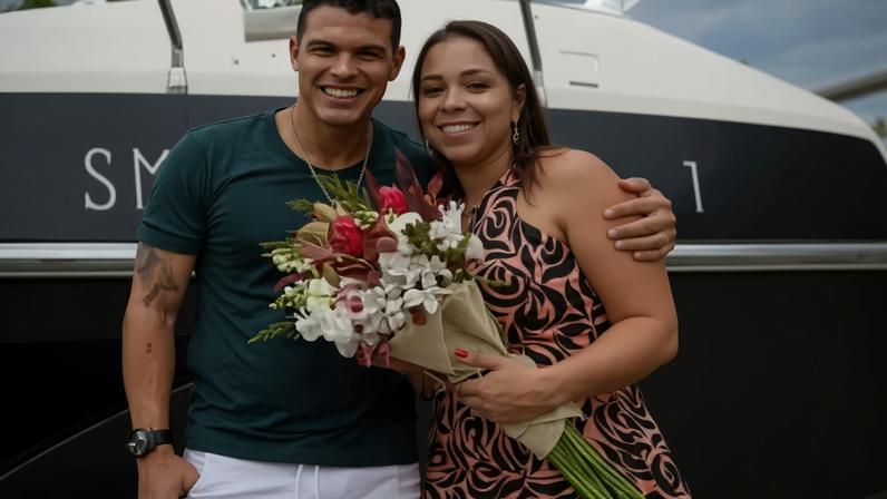 Belle Silva mostra iate que ganhou do marido — Foto: Divulgação/David Mota e Reproduçãp/Instagram