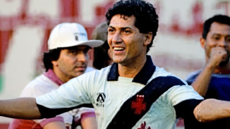Bismarck com a camisa do Vasco no início dos anos 1990, período em que se consolidou como um dos principais meias do futebol brasileiro. (Vasco)