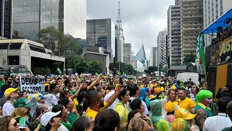 Bolsonaristas se reuniram na avenida Paulista enquanto outro ato liderado por Nikolas Ferreira (PL-MG) ocorria em Brasília