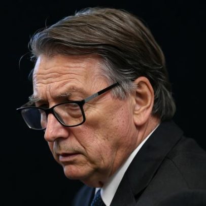 Bolsonaro solicita autorização para receber padre na Papudinha