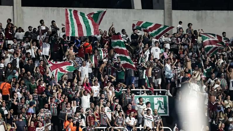 Torcida do Fluminense no Nilton Santos no jogo contra o Botafogo pelo Brasileirão de 2025 (Foto: Lucas Merçon/FFC)