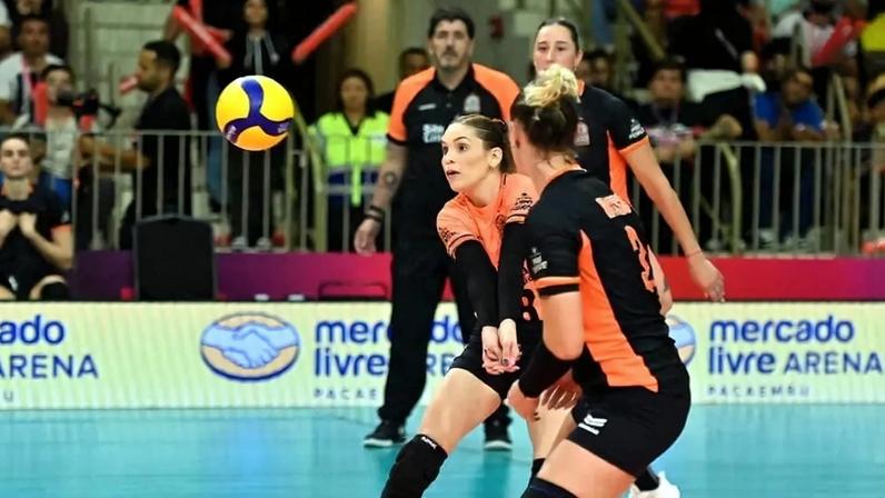 Confronto de líberos entre Osasco e Fluminense marca Copa Brasil de vôlei