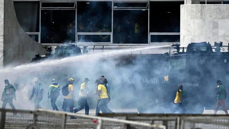 Protesto do dia 8 de janeiro de 2023, em Brasília. (Foto: André Borges/EFE)