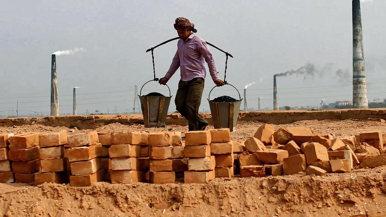 Tijolos consomem terras agrícolas em Bangladesh, falha meta de construção limpa