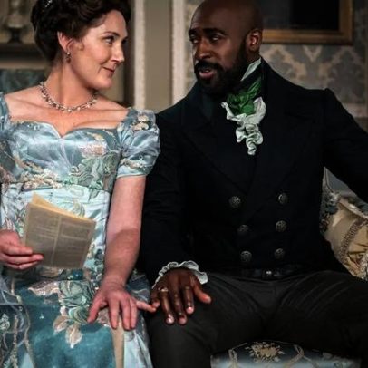 Ruth Gemmell revela detalhe de Bridgerton que pediu para manter fiel ao livro