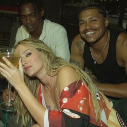 Bruna Griphao celebra fim das gravações de Jogada de Risco ensaio do Salgueiro