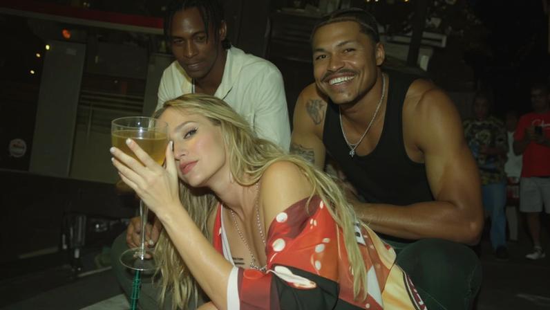 Bruna Griphao mostra como celebrou fim de gravações de Jogada de Risco em noite de ensaio do Salgueiro — Foto: Reprodução Instagram