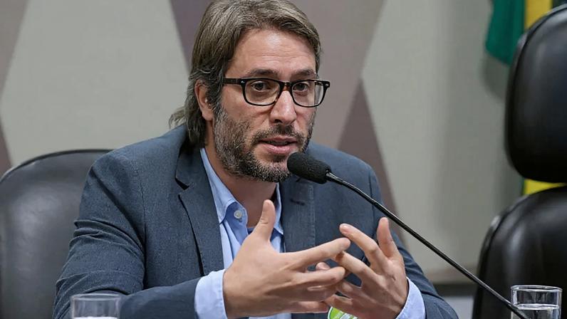 Bruno Brandão criticou defesa de Fachin a Toffoli, mas elogia tratativas por código de conduta.