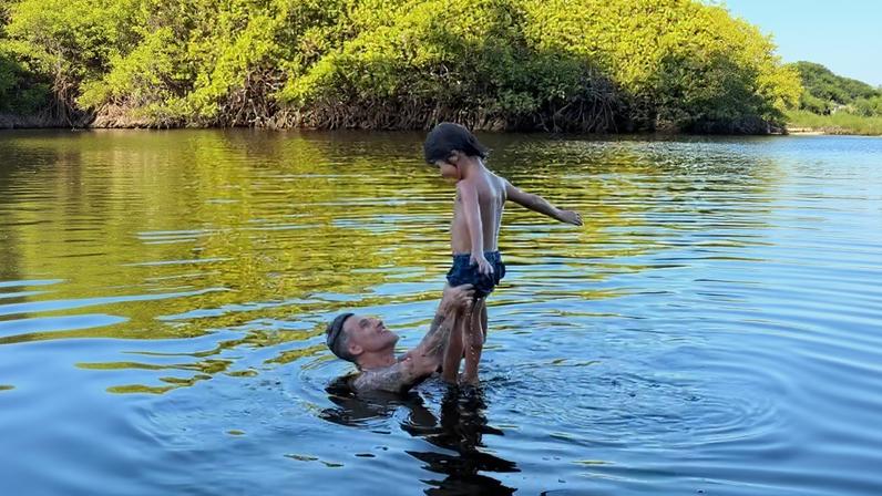 Bruno Gagliasso abre álbum com os filhos em Caraíva: 'Bahia é a Bahia' — Foto: Reprodução Instagram