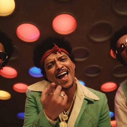 Bruno Mars aparece confiante em novo vídeo de I Just Might