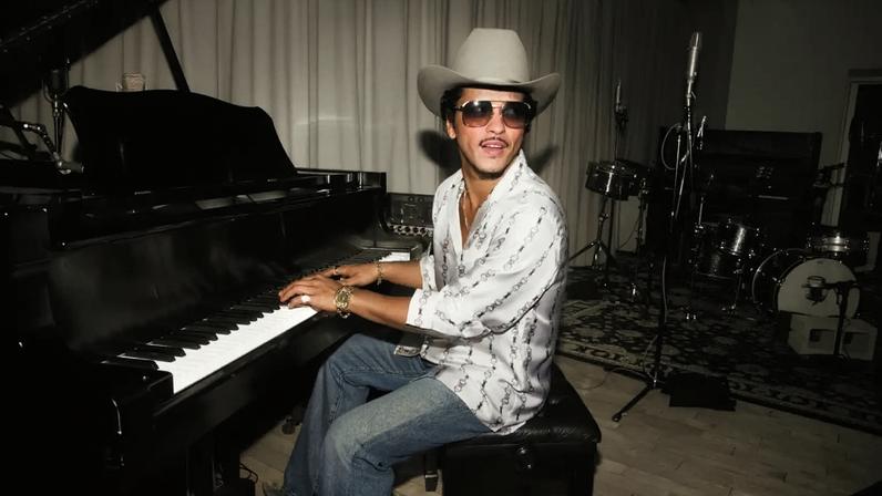 Bruno Mars anuncia turnê mundial The Romantic, primeira em quase uma década