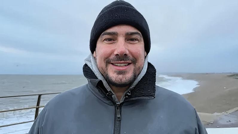 Ilha onde observar ondas de tempestade é tradição