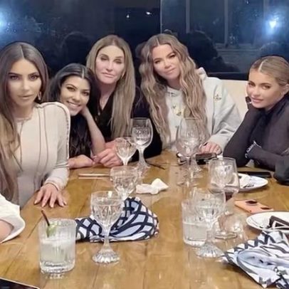 Khloé Kardashian revela que irmãs dividem contas e fazem Pix entre si