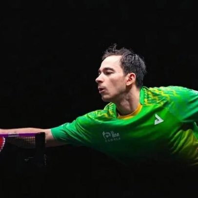 Hugo Calderano enfrenta promessa chinesa por vaga na final do WTT Doha