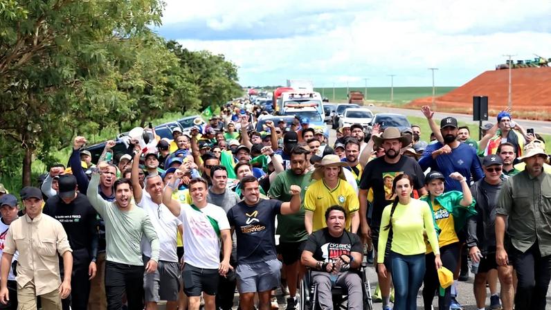Lindbergh quer que PRF proíba Nikolas de caminhar até Brasília