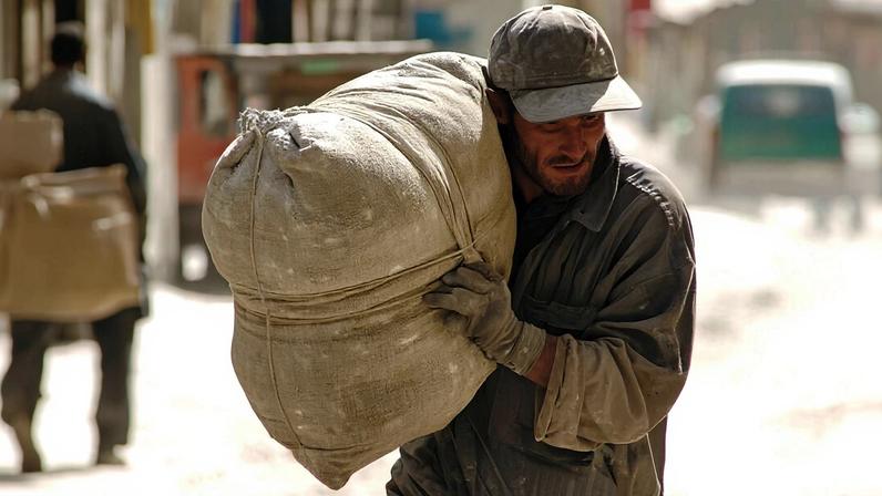 Levantamento do MTE mostra que 68% dos resgates de trabalhadores em 2025 ocorreram em áreas urbanas, com destaque para o trabalho na construção civil.