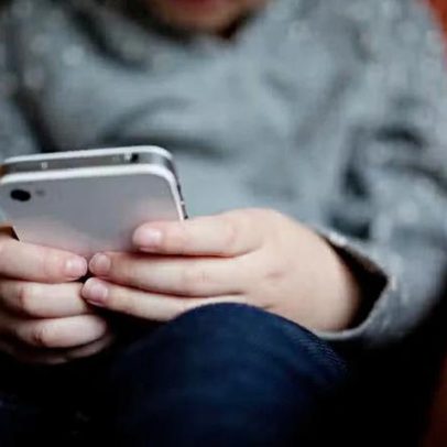 Suécia planeja banir celulares em escolas do fundamental ao médio