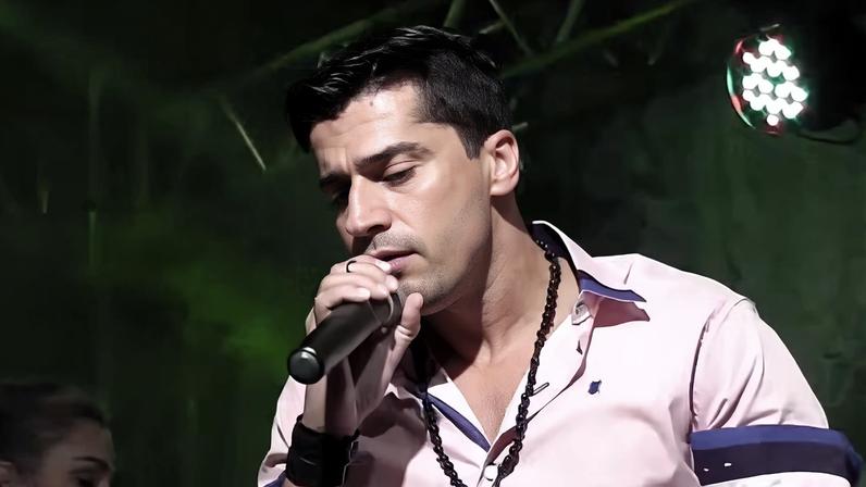 Alberto Cowboy fazia shows em 2014 — Foto: Reprodução/YouTube
