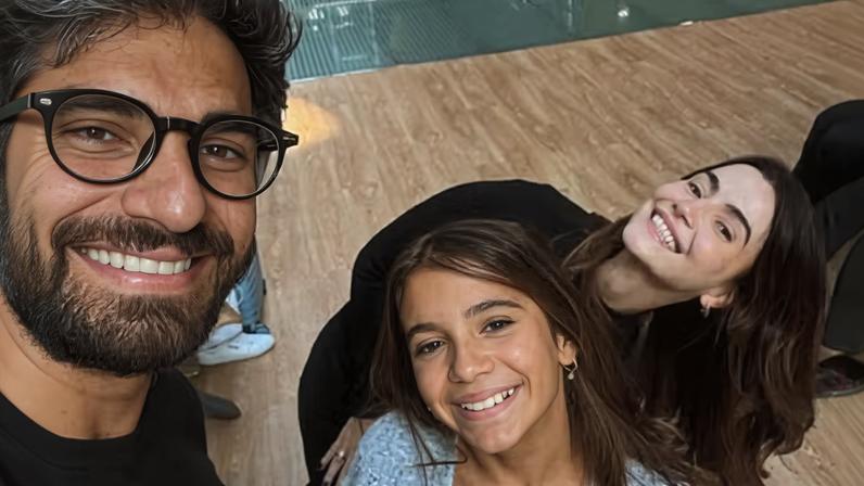 Hugo Moura reúne namorada e a filha com Deborah Secco em clique raro pré-viagem — Foto: Reprodução/Instagram