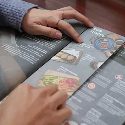 Bares e restaurantes de SP não precisam oferecer cardápio impresso