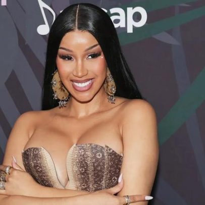 Cardi B mantém vitória após juiz multar advogado US$1,5 mil por gafe com gangue