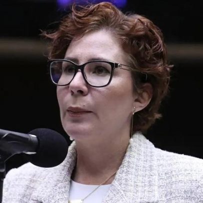 Defesa de Carla Zambelli paralisa julgamento de extradição na Itália