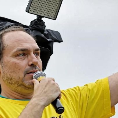 Resistência à chapa em SC impede recuo de Carlos Bolsonaro