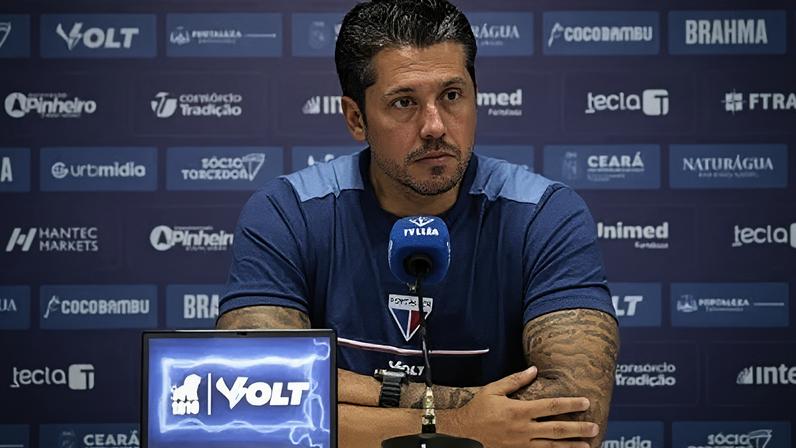 Técnico Thiago Carpini, do Fortaleza, durante entrevista coletiva