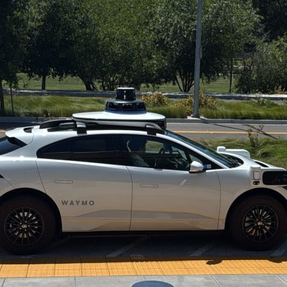 Táxi-robô da Waymo atropela criança perto de escola e é alvo de investigação