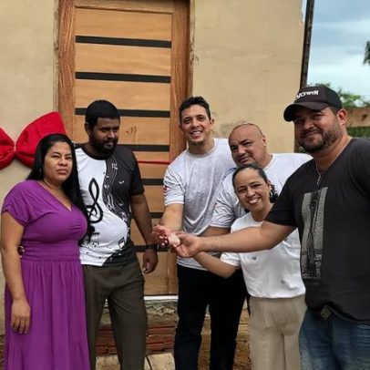 Igreja entrega casa nova a família em vulnerabilidade