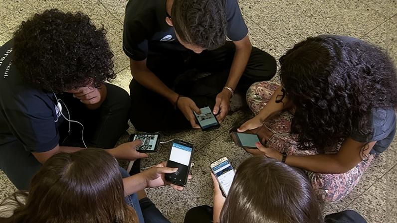 Guia traz orientações para familiares e educadores