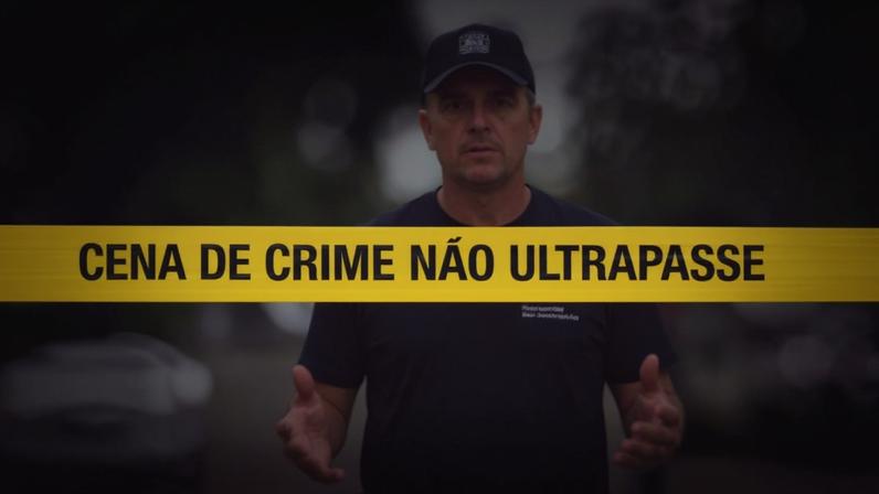 Mulher ataca pastor a facadas durante culto