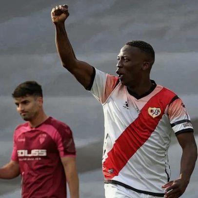 Advíncula acerta com Alianza Lima para atuar ao lado de Guerrero e Barcos