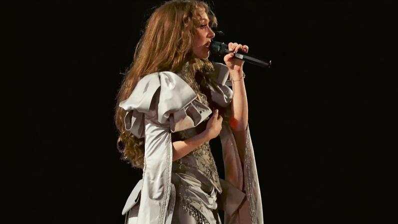 Chappell Roan inicia o ano com performance de The Subway no Rockin' Eve