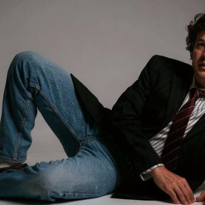 Charlie Puth anuncia turnê mundial de Whatever’s Clever